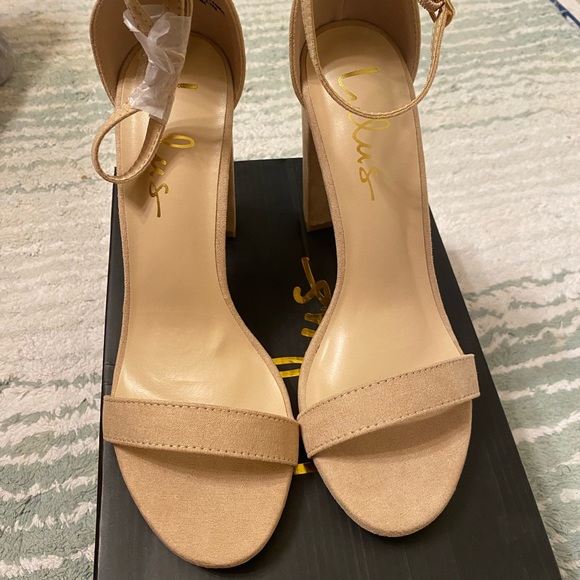 Size 7 Lulu’s nude heels. - Picture 2 of 4